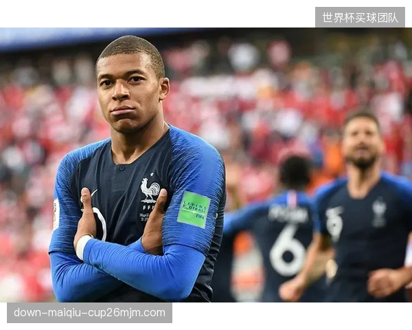 马竞中卫希门尼斯搭档阿劳霍，乌拉圭中路防守经验与活力兼备。